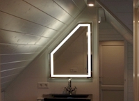 LED spiegel met schuine hoek geplaatst in Loosdrecht