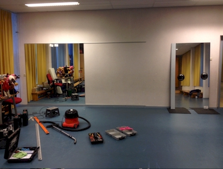 spiegelwand gymzaal Eindhoven montage