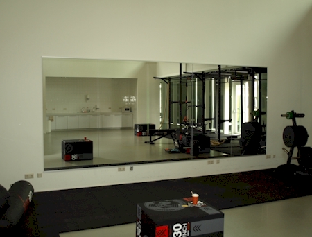 spiegelwand fitness ruimte van het LMC in Rotterdam
