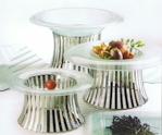Glazen schalen op buffet staanders