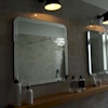 spiegels in de badkamer met afgeronde hoeken en facetrand