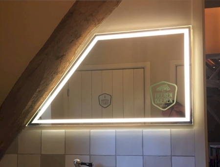 LED spiegel met verlicht logo