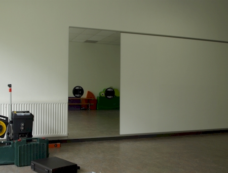 spiegelwand gymzaal Leiden montage - plaatsing spiegelpanelen