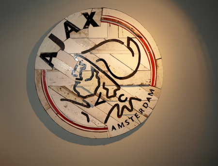 Logo van Ajax in hout naast de bar van de VIP Lounge in de Amsterdam Arena